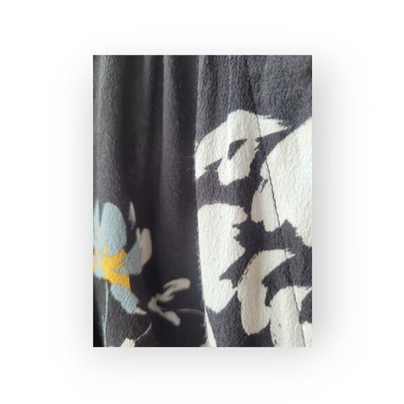 Yumi Kim Love Triangle Liz Romper Floral Faux Wrap V Neck Fun Black Size Small - Picture 10 of 11